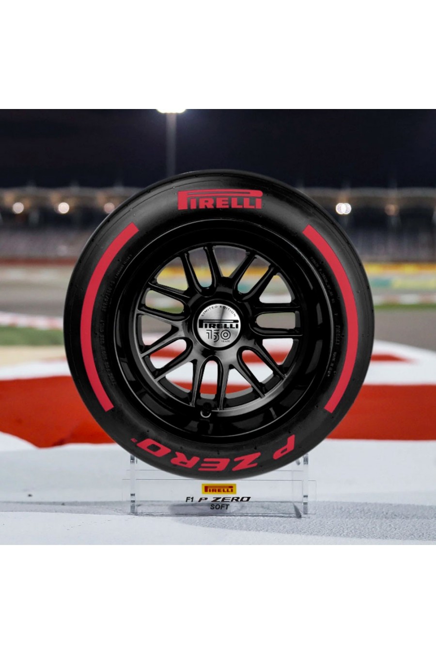 Miniatur 1:2 Reifen Pirelli F1 Soft 2022